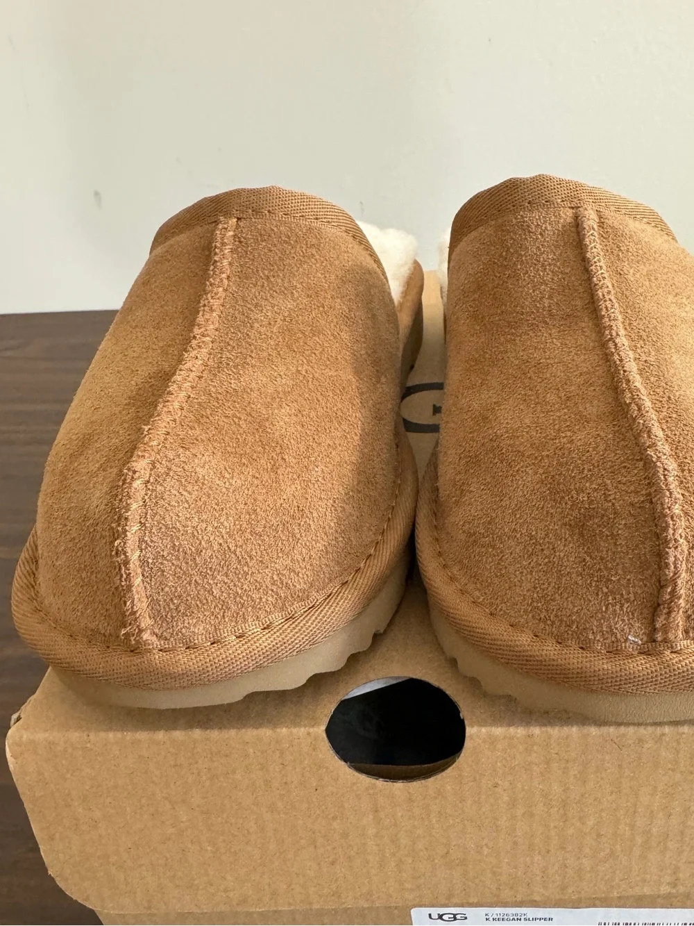 UGG Keegan Chestnut Suede Slide Slippers Shearling Kids Size 1M Cozy Comfort